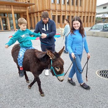 20230319_Kirche Kunterbunt1.jpg
